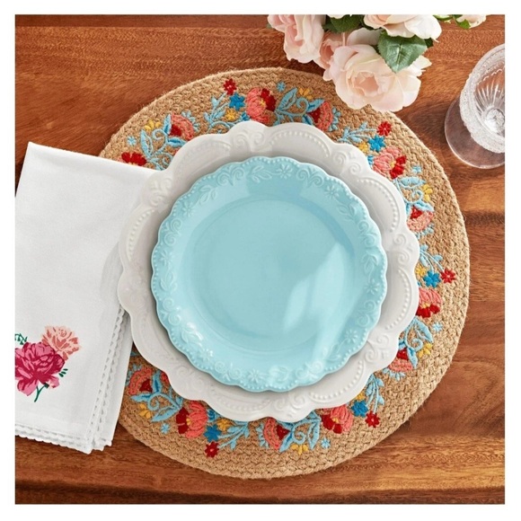 4 Pioneer Woman jute 15” round embroidered floral placemats NWOT SWEET ROSE - Picture 2 of 8